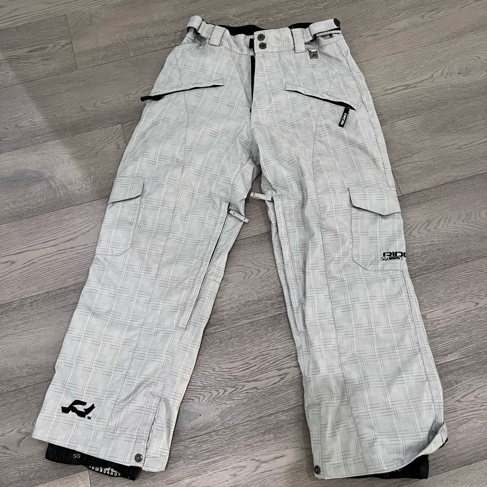 Size medium mens snowboard pants grey and black